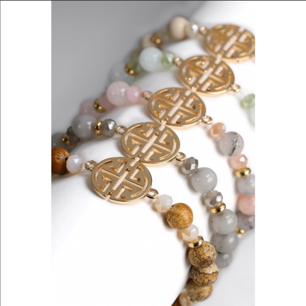 Natural stone with mixed bead stretch bracelet. - Picture 3 of 5
